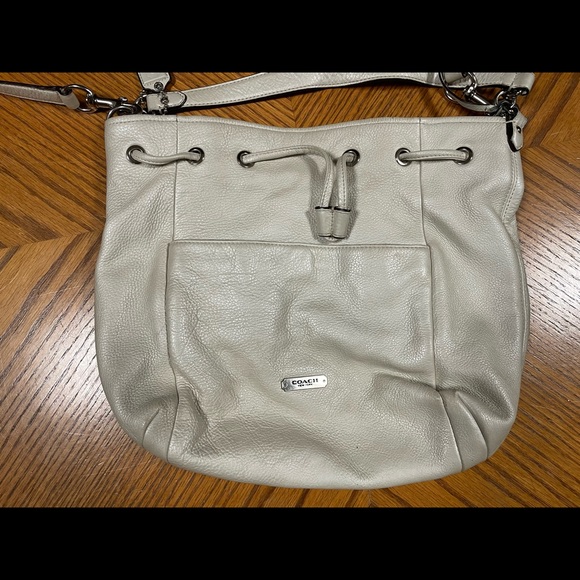 🐚 Coach Avery Crossbody Bag 🐚 - Picture 4 of 10